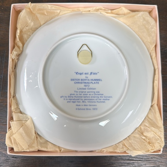 Hummel Christmas 1972 Collector Plate - Picture 2 of 2